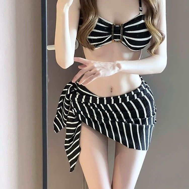 2026 New Women's Black Striped - Swimwear 评论和价格